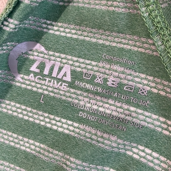 Zyia Active Forest Nimbus Split Back Tank Size L - Picture 5 of 5